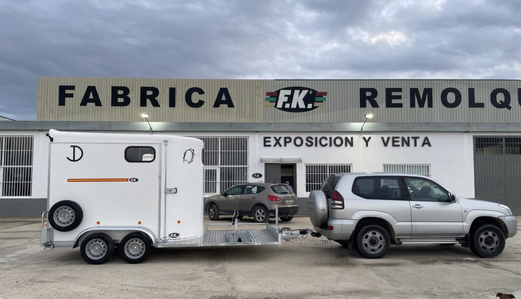 fk remolques para caballos